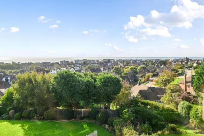 18 St Peter¿s court tn40 (13).jpg