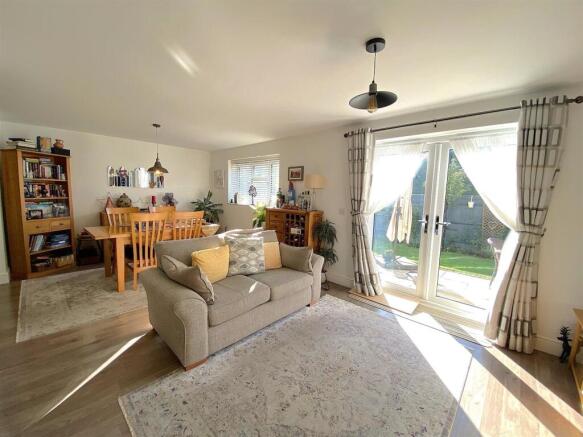 56C Haslam Crescent - Lounge2.jpg