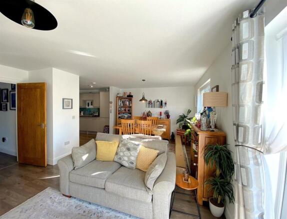 56C Haslam Crescent - Lounge3.jpg