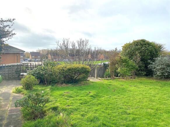 59 Links Drive - Garden1.jpg