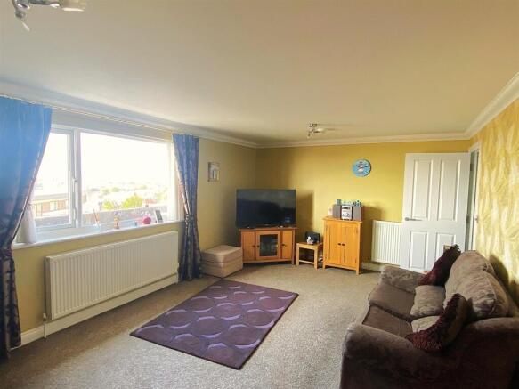 39 Compass House - lounge.jpg