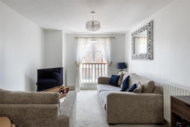 6 Robertson Drive-1.jpg