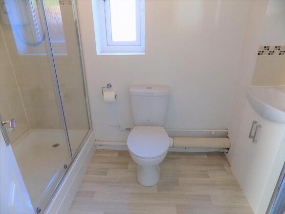 Shower Room (GF)
