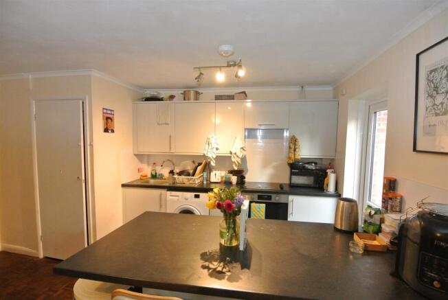 Kitchen area 2.JPG