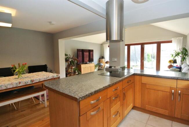 LHR Kitchen2.jpg