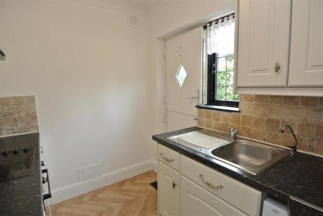 Kitchen 2.JPG