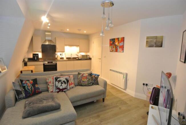 Lounge Kitchen 2.JPG