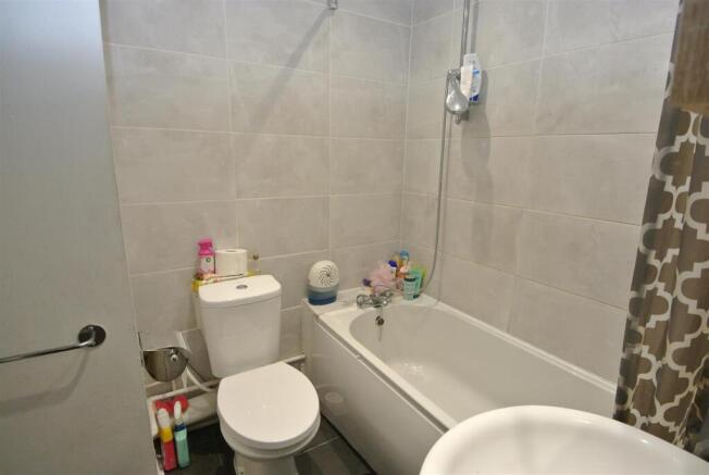 Bathroom new a.JPG