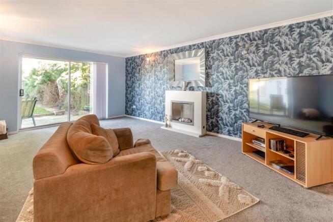 8581145-interior13.jpg
