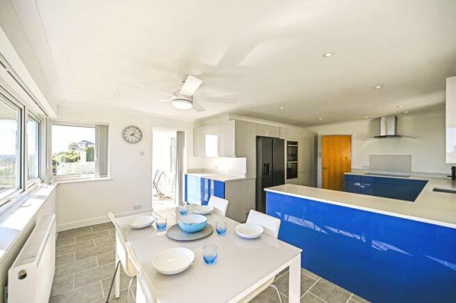 Kitchen dining