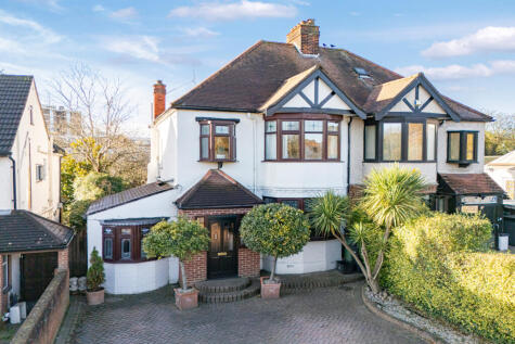 Romford Road, Chigwell, IG7