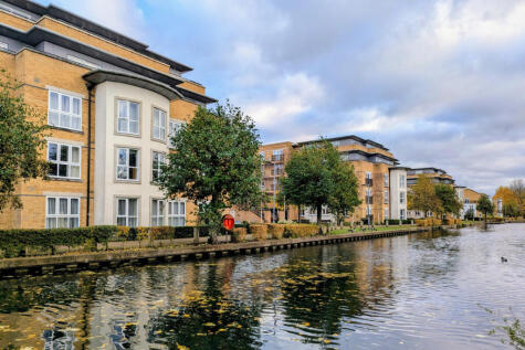 Ovaltine Drive, Kings Langley, WD4