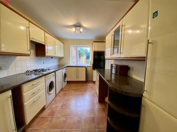 30 Hermitage Woods Crescent kitchen.jpg