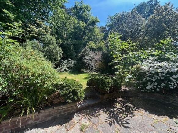 13 Cambrian Close garden 2.jpg