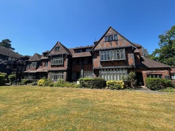 12 Tudor Hall gardens 2.jpg