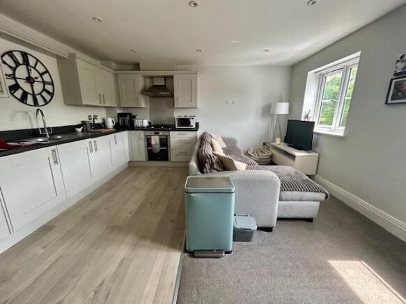 3 Langdon Court kitchen.jpg