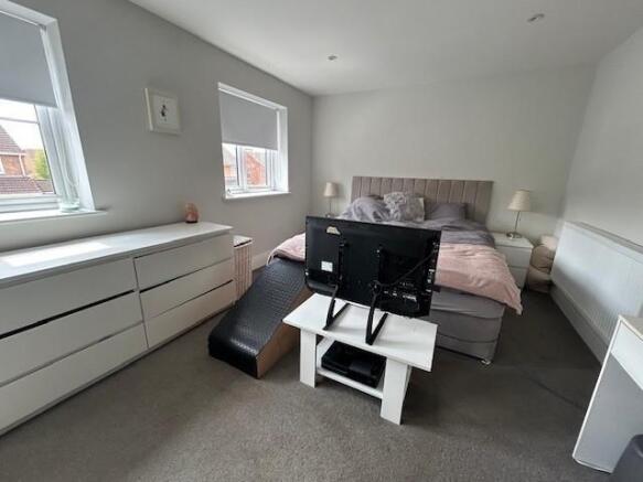 3 langdon Court Bedroom.jpg