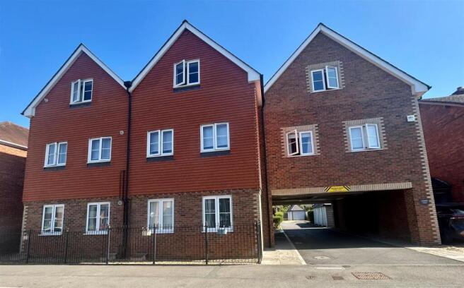 4 Langdon Court front.jpg