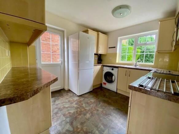 30 Kevins Grove kitchen.jpg