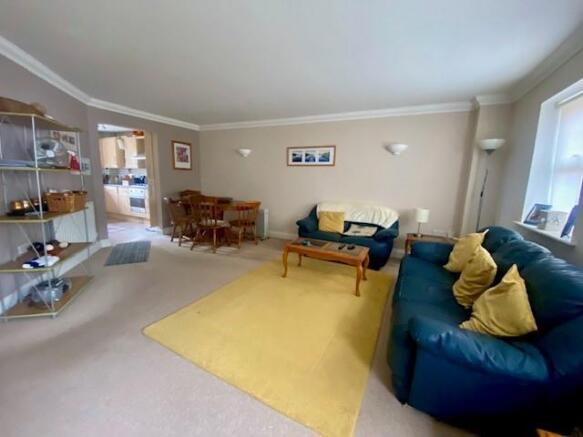 3 Kingfisher Court lounge.jpg