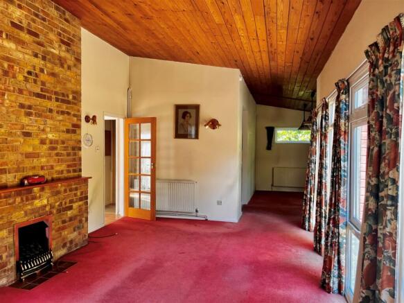 Lounge/Dining Area
