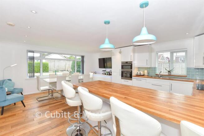 Kitchen / Dining Room