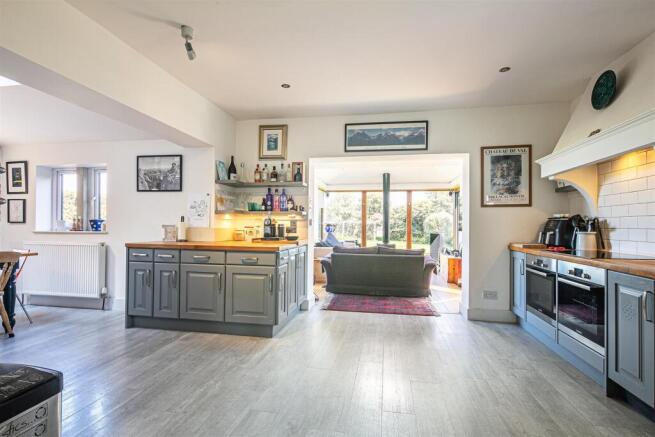 Dining kitchen