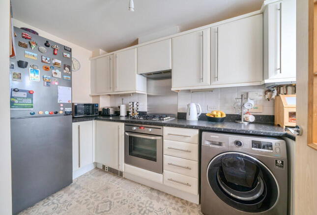 1401431-3-696f6e6...