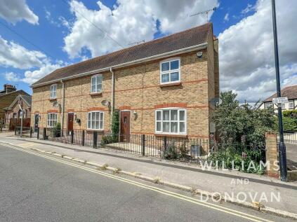 Rochford - 2 bedroom end of terrace house for sale