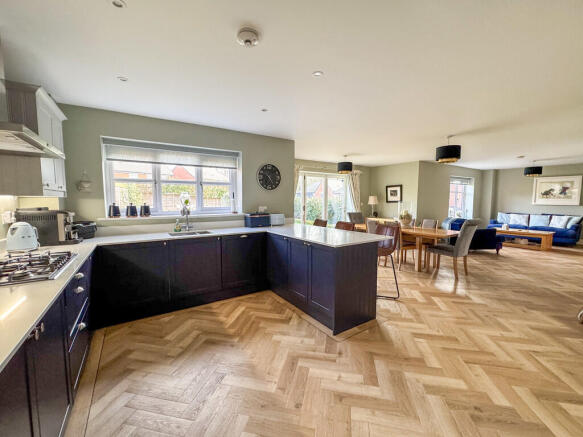 kitchen-diner-lou...