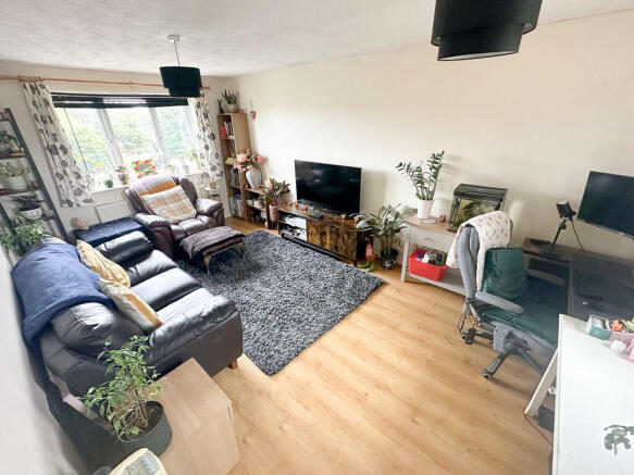 IMG-20250818-WA00...