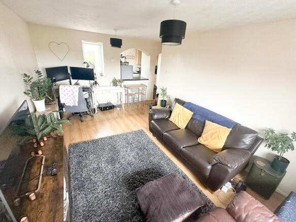 IMG-20250818-WA00...