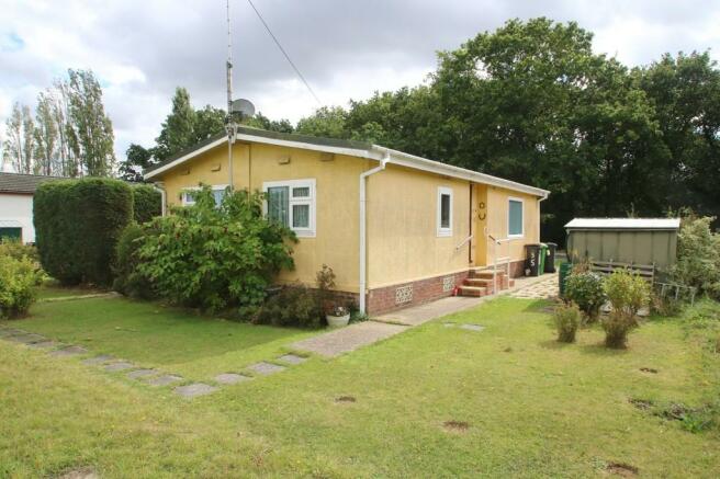 3 Bedroom Mobile Home For Sale In Dome Caravan Park Hockley