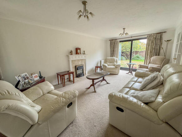 LOUNGE 1