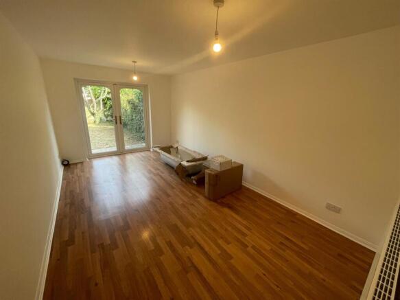 Lounge 001.jpg