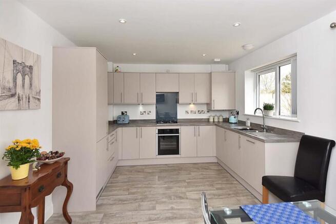 KITCHEN/DINING ROOM