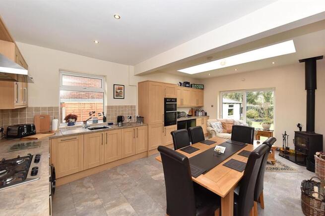 SUPERB KITCHEN/ DINING/ LIVING AREA