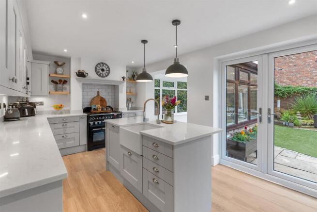RECENTLY REFITTED BREAKFAST KITCHEN