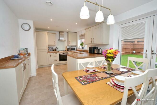 Kitchen/ Dining room