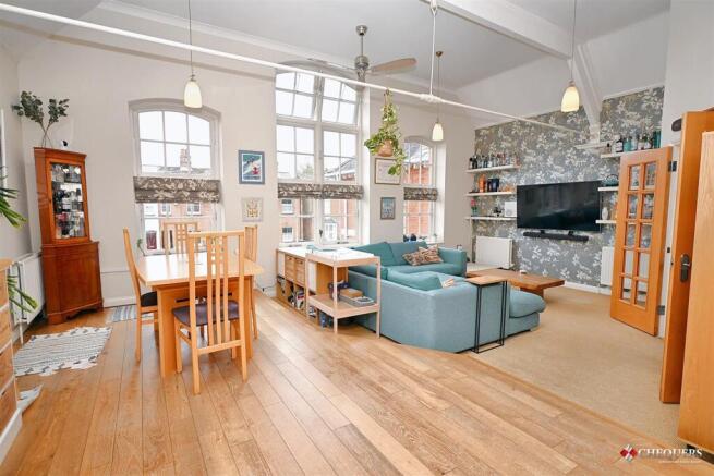 Lounge/dining