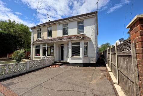 *SUBSTANTIAL PLOT WITH SEPARATE ACCESS* Thundersley