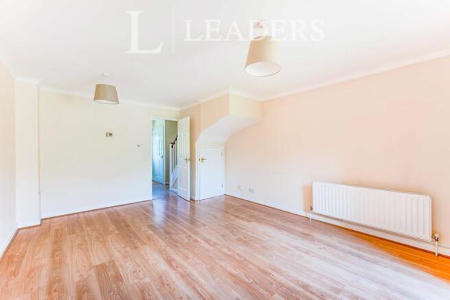 Living room/dining a