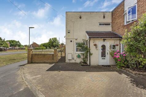 Hadfield Road, Stanwell, Staines-upon-Thames, Surrey, TW19