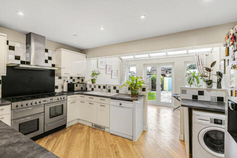 Garrick Close, Staines-upon-Thames, Surrey, TW18