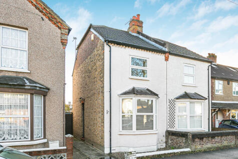 Chestnut Grove, Staines-upon-Thames, Surrey, TW18