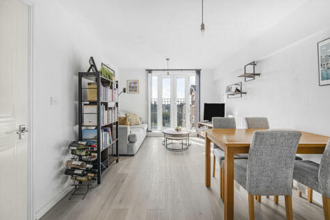 Streatham High Road, London, SW16