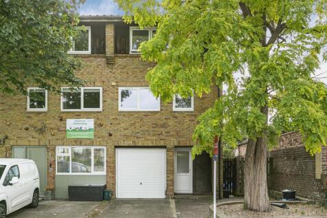 Station Yard, Twickenham, TW1