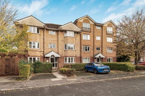 Varsity Drive, Twickenham, TW1