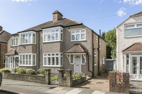 Alton Gardens, Twickenham, TW2
