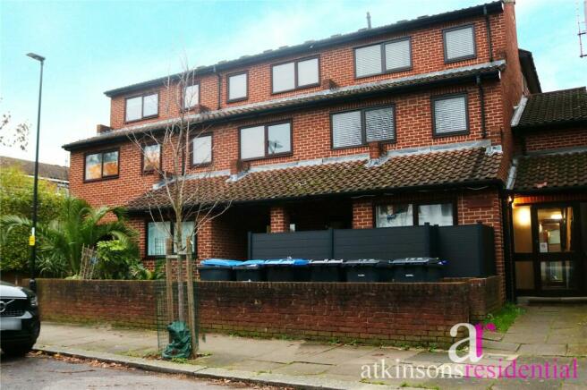 1 bedroom apartment for sale in Graeme Road Enfield Middlesex EN1